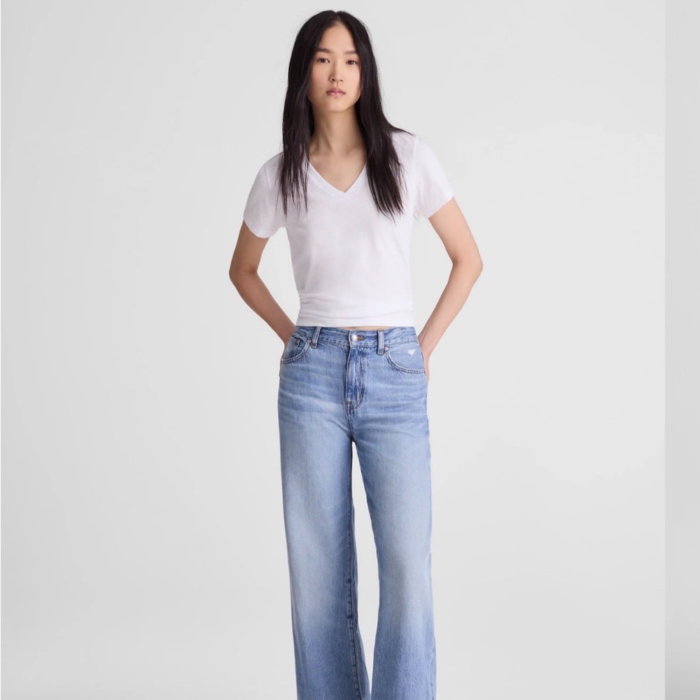 The Perfect Vintage Wide-Leg Jean in Airy Denim